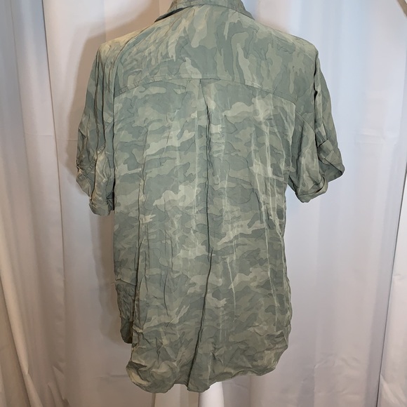 New! Maurices Button Down Camo Top - Picture 4 of 7